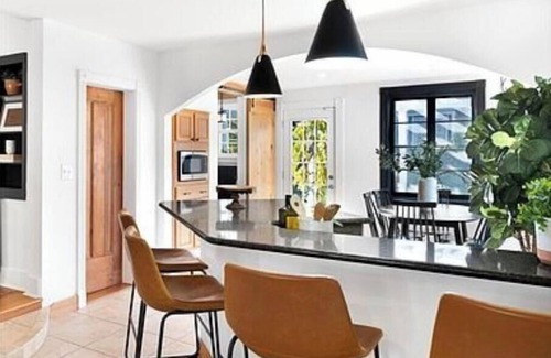 Skaneateles Maison | Seasonally Bustling house in the village of Skaneateles next to the lake