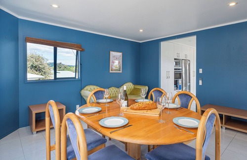 Matarangi Maison | Seaspray Retreat - Matarangi Holiday Home