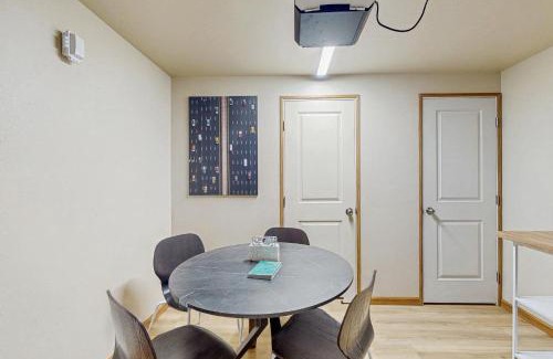 Atlantic Maison | Seattle Adventure & Stadium Getaway - Lower Level