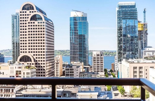Downtown Seattle Hôtel | Seattle Chic: Spacious, Contemporary Rooms in City's Vibrant Downtown