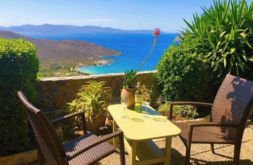 Pefki Appartement | Appartement avec vue sur la mer, piscine à débordement et cuisine