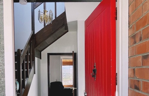 Wellington Maison | seaview, big, 10 mins to airport