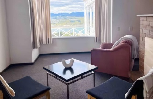 Wellington Maison | seaview, big, 10 mins to airport
