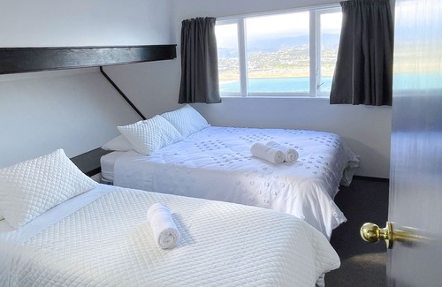 Wellington Maison | seaview, big, 10 mins to airport