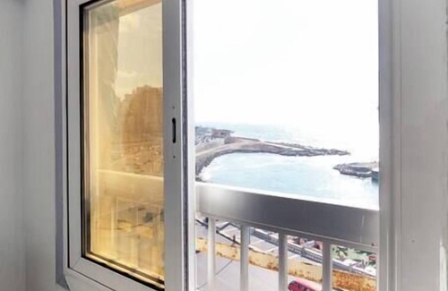 Ar-Raml 1 Appartement | Lovely Seaview Condo in Saba Pasha