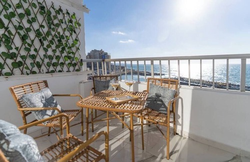 Ar-Raml 1 Appartement | Lovely Seaview Condo in Saba Pasha