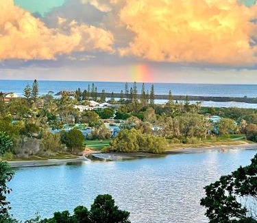 East Ballina Appartement | 'SEAVIEW' - Stunning Coastal Views, Opposite Shaws Bay, Pet Friendly, Sleeps 4