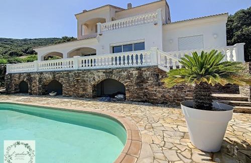 Tomino Hôtel | Seaview villa Marlau