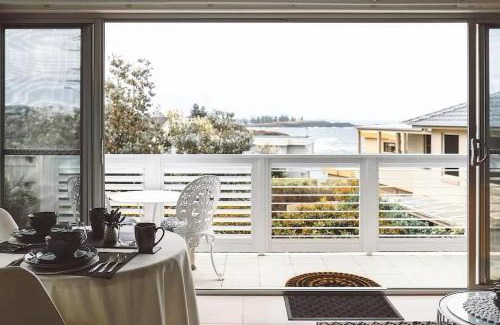 Kiama Appartement | Seaview-Waterfront-Private-On the Coastal Walk-Shutters by the Sea