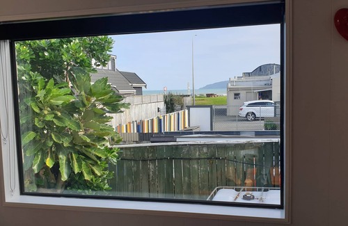 Paraparaumu Beach Maison | Vue sur la mer depuis le pont