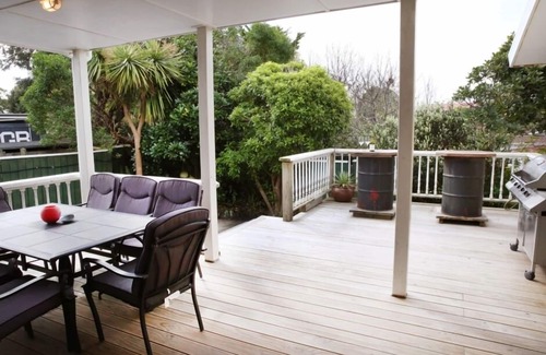 Paraparaumu Beach Maison | Vue sur la mer depuis le pont