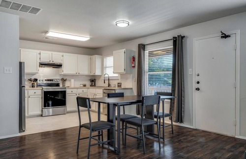 West San Antonio Maison | SeaWorld LacklandAFB SixFlags with game room
