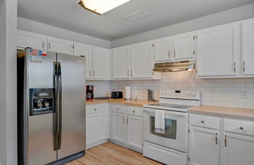 West San Antonio Maison | SeaWorld LacklandAFB SixFlags with game room