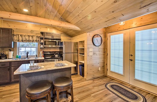 Sebago Appartement | NOUVEAU! Sebago Lake Haven avec vue sur le pont et le bord de l'eau