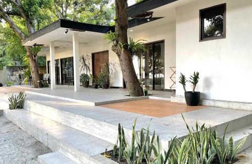 Lian Villa | Secluded 4BD Beach Villa, Fast Wifi, Pet Friendly