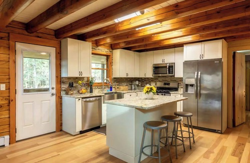 Town of New Baltimore Cabine | Secluded A-Frame Cabin: Hot tub, Views, EV charger