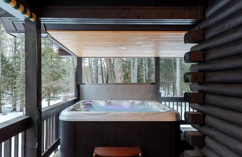 Town of New Baltimore Cabine | Secluded A-Frame Cabin: Hot tub, Views, EV charger