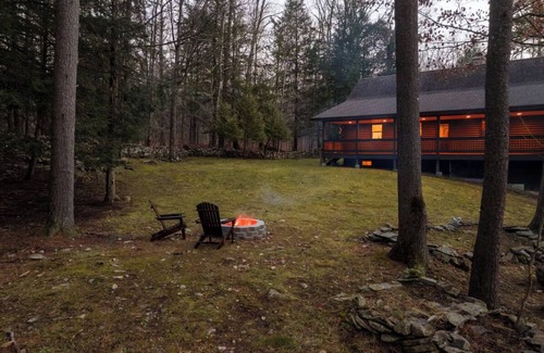 Town of New Baltimore Cabine | Secluded A-Frame Cabin: Hot tub, Views, EV charger
