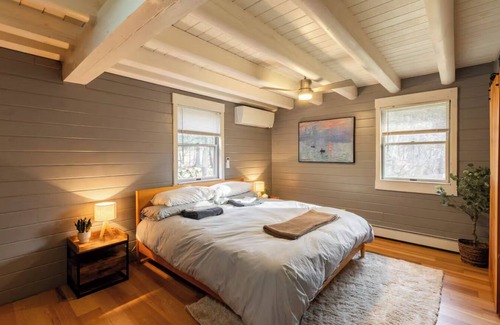 Town of New Baltimore Cabine | Secluded A-Frame Cabin: Hot tub, Views, EV charger