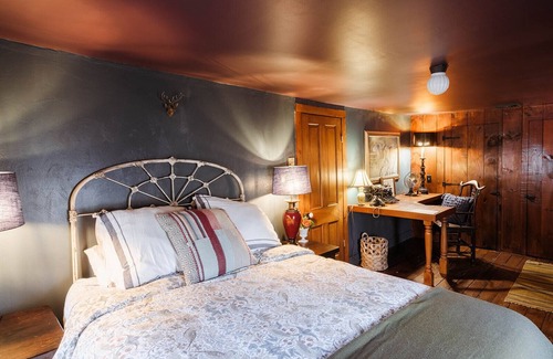 Saugerties Autre | Secluded and Artful 1800s Farmhouse on 53 Acres, Saugerties