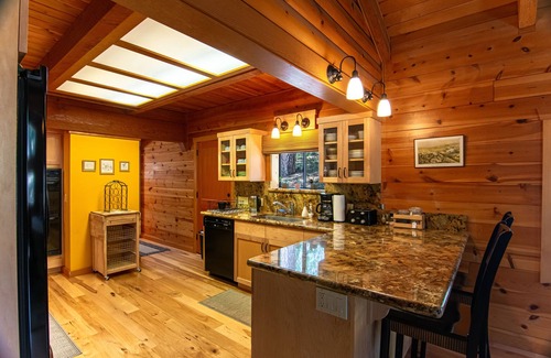 Colfax Maison | Maison de vignoble isolée de Gold Country dans les contreforts de la Sierra