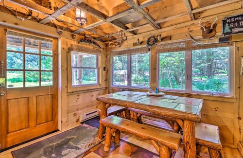 Kunkletown Maison | Secluded and Quiet Pocono Mountain Cabin with Hot Tub!