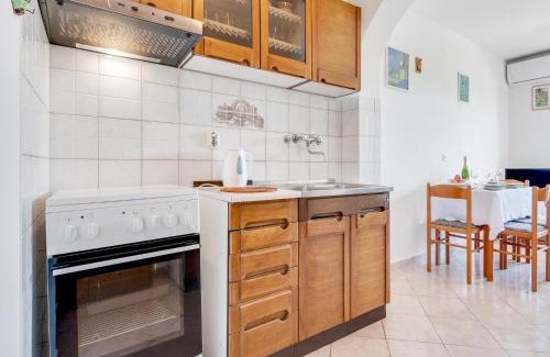 Kukci Appartement | Secluded Apartment in Poreč with Garden