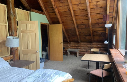 Scio Cabine | Secluded Authentic Log House w/valley view!