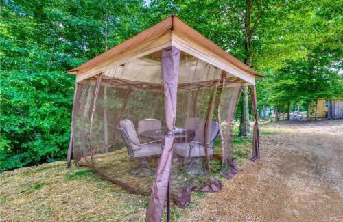 Rogersville Autre | Secluded Bell Tent with Outdoor Shower and Deck in Alabama