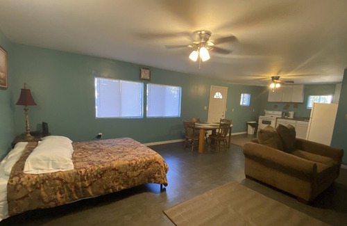 Ocklawaha Cabine | Secluded Cabin #2 in the Woods Close to Everything