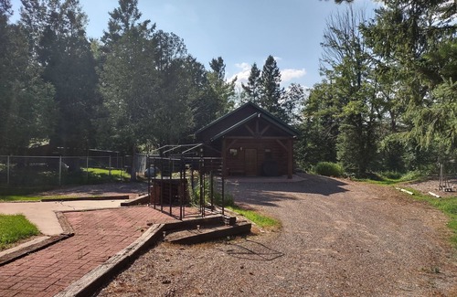 Chetek Cabine | Secluded cabin in the woods-UTV, hunting, fishing, pet friendly