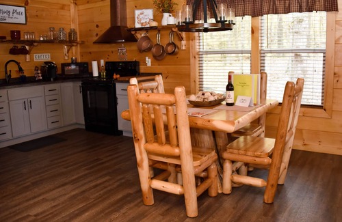 West Union Cabine | Secluded cabin located in Amish country