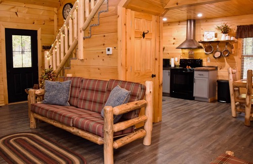 West Union Cabine | Secluded cabin located in Amish country