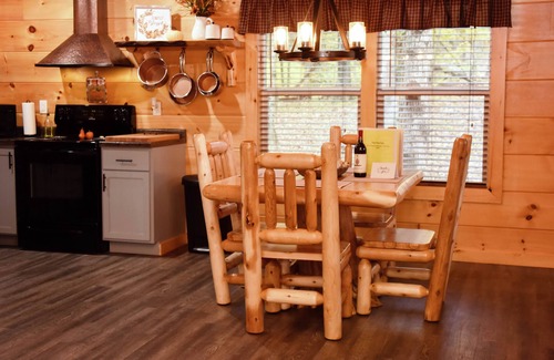 West Union Cabine | Secluded cabin located in Amish country