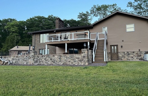 Sweet Valley Cabine | Secluded Cabin with Beautiful Views & Inground Pool