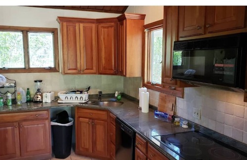 Finesville Maison | Secluded Chalet Waterfront Pohatcong 1 hr to NYC