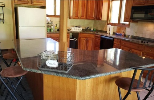 Finesville Maison | Secluded Chalet Waterfront Pohatcong 1 hr to NYC