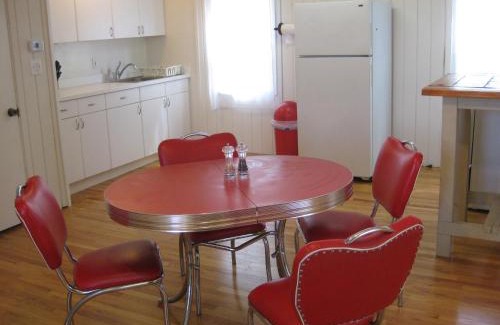 Mission Valley West Appartement | Secluded, Charming and Unique! Spacious Apartment EXCELLENT Central Location