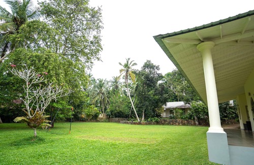 Unawatuna Villa | Secluded Costal Villa - Tropical Bliss in the heart of Miripenna