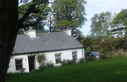 Gortahork Maison | Secluded cottage in stunning mountain scenery near village