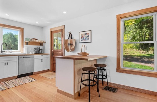 De Lancey Maison | NEW Chambers Hollow Cottage 85 Acres 3BR Retreat