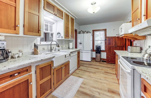 Crown Point Maison | Secluded Crown Point Haven Near Golfing & Parks!