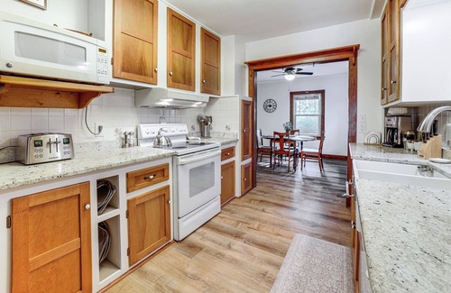 Crown Point Maison | Secluded Crown Point Haven Near Golfing & Parks!