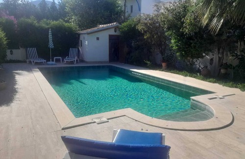 Dalyan Villa | Villa isolée isolée avec une grande piscine privée et un jardin paysager mature