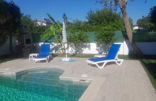 Dalyan Villa | Villa isolée isolée avec une grande piscine privée et un jardin paysager mature
