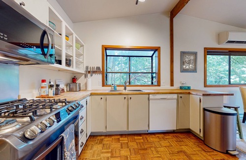 Rosario Maison | Secluded dog-friendly home with mountain views & gas fireplace