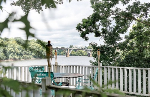 Selma Maison | Secluded downtown cozy cabin feel w/waterfront view of the Edmund Pettus Bridge