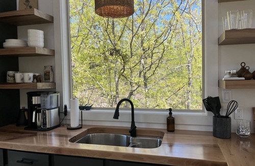 Conway Cabine | Secluded Dragonfly Treehouse - You will forget you are minutes from the city