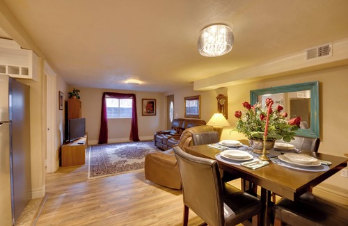 Elizabeth Appartement | Secluded Elizabeth Apt on 3 Acres: Pets Welcome!