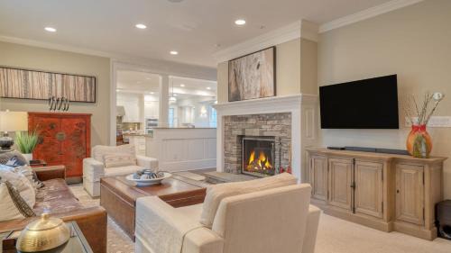 Austerlitz Maison | Secluded Estate w Guest House Private Pond Gym Movie Theater Sunny Pond